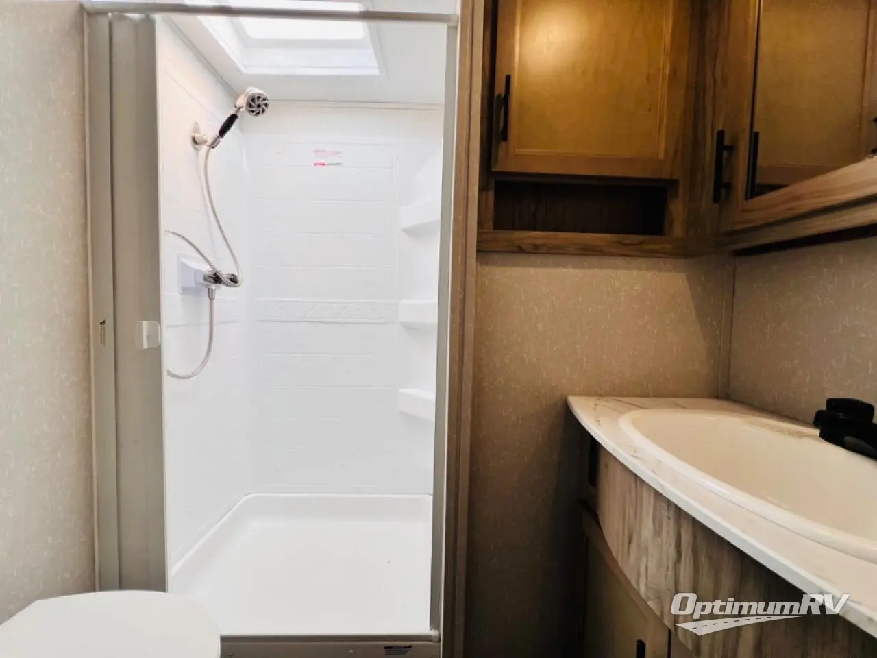 2021 Forest River Cherokee Arctic Wolf 271RK Photo 9