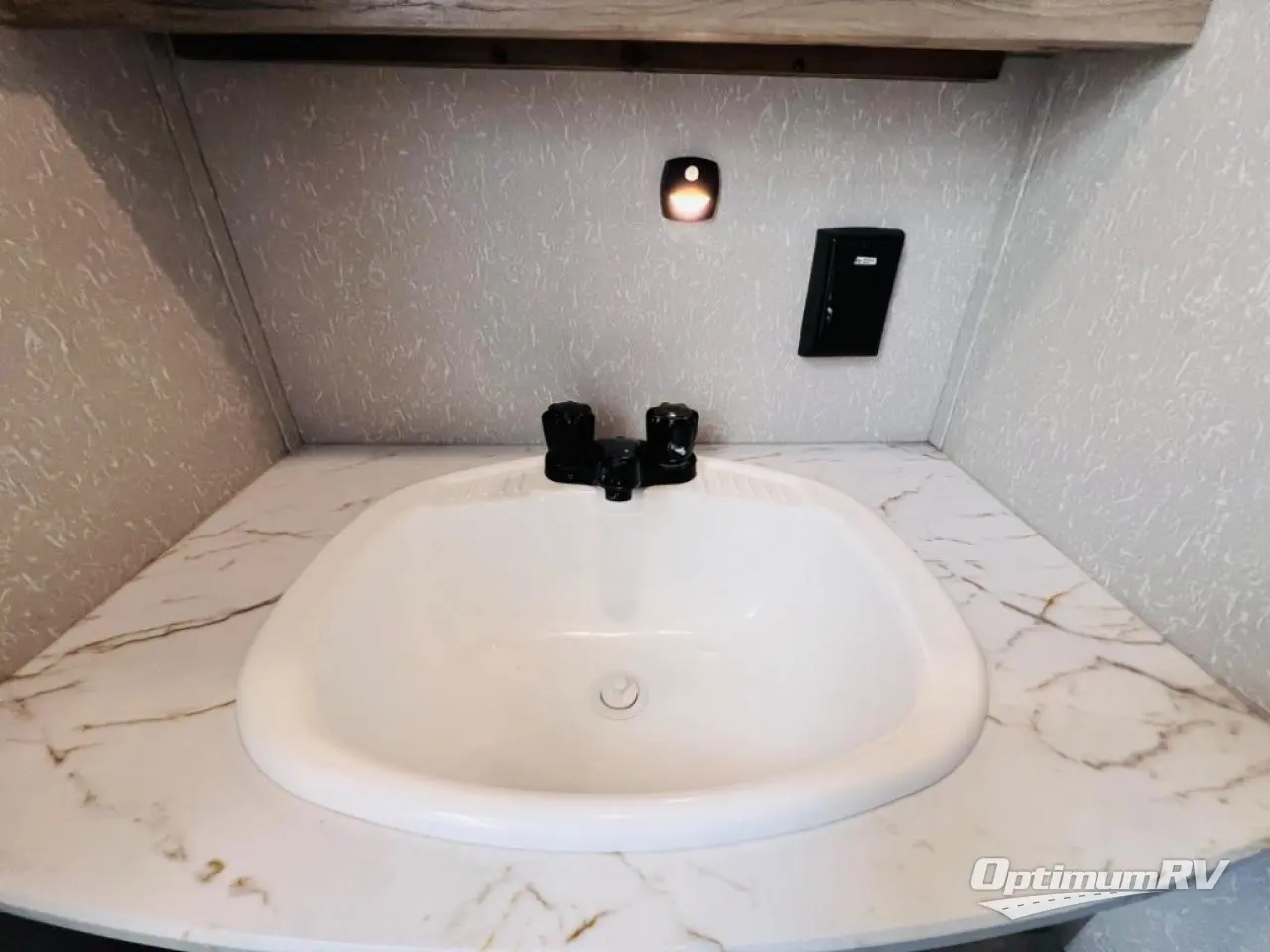 2021 Forest River Cherokee Arctic Wolf 271RK Photo 10