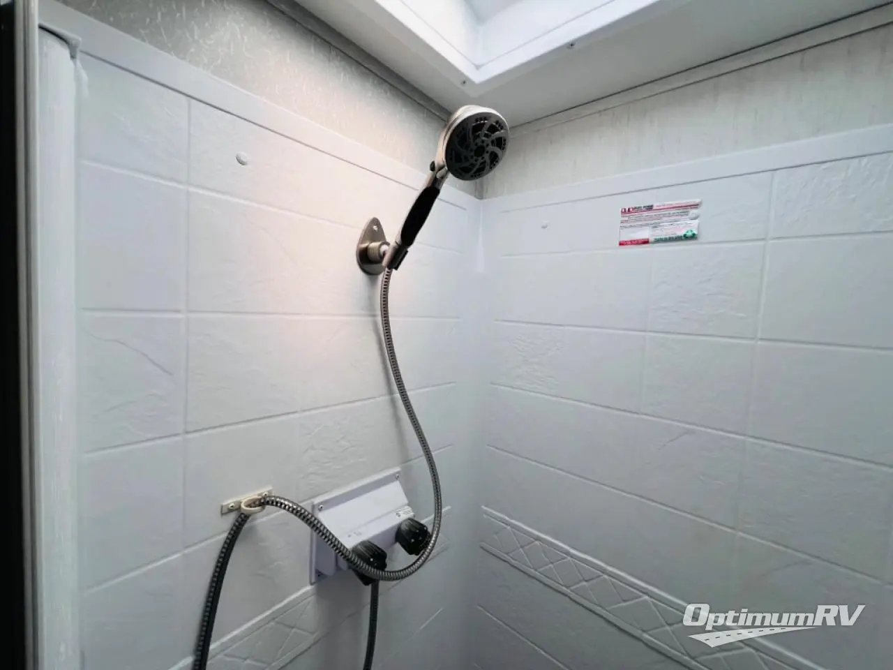 2021 Forest River Cherokee Arctic Wolf 271RK Photo 11