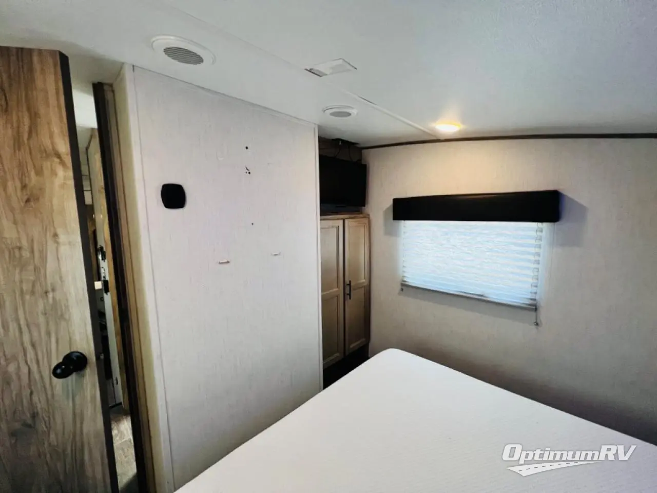 2021 Forest River Cherokee Arctic Wolf 271RK Photo 13