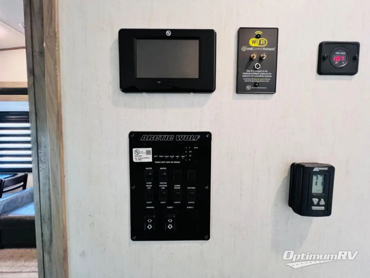 2021 Forest River Cherokee Arctic Wolf 271RK Photo 14