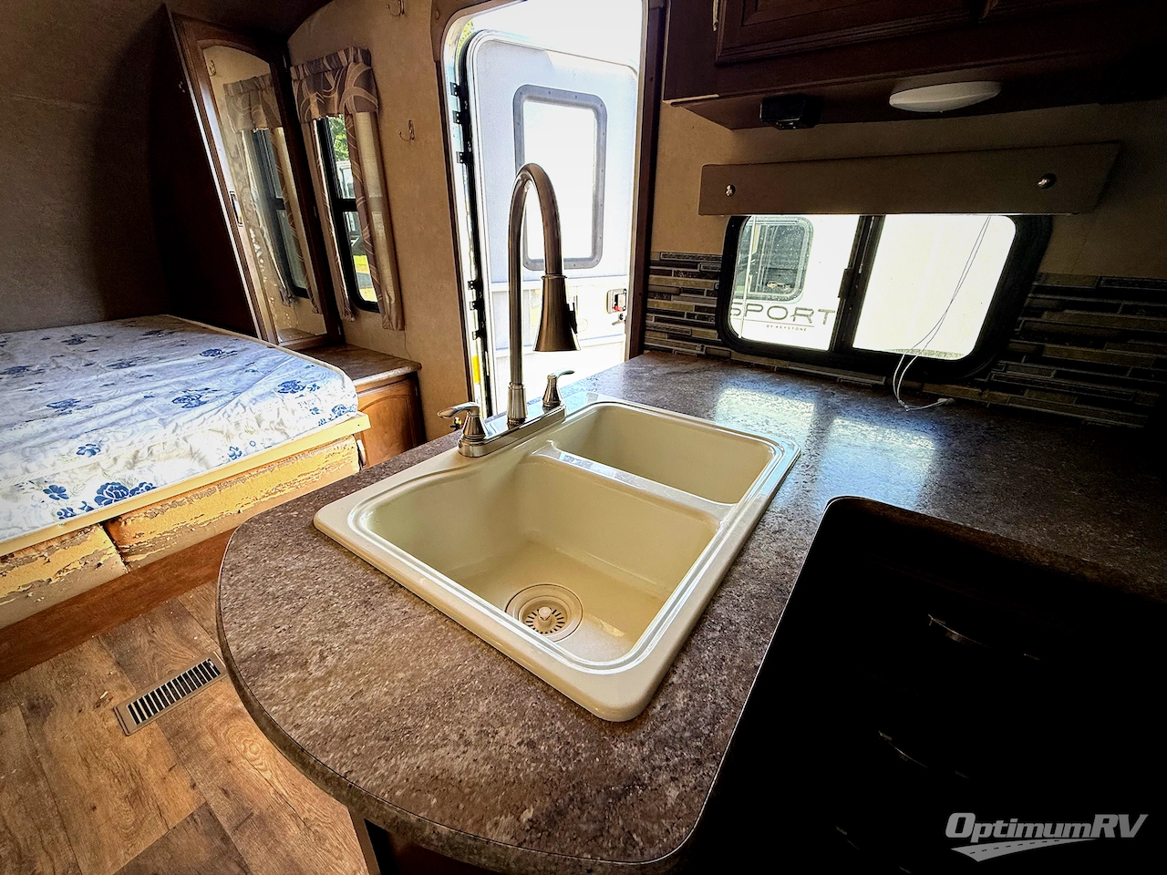 2017 Forest River Salem Hemisphere Lite 24BH Photo 11