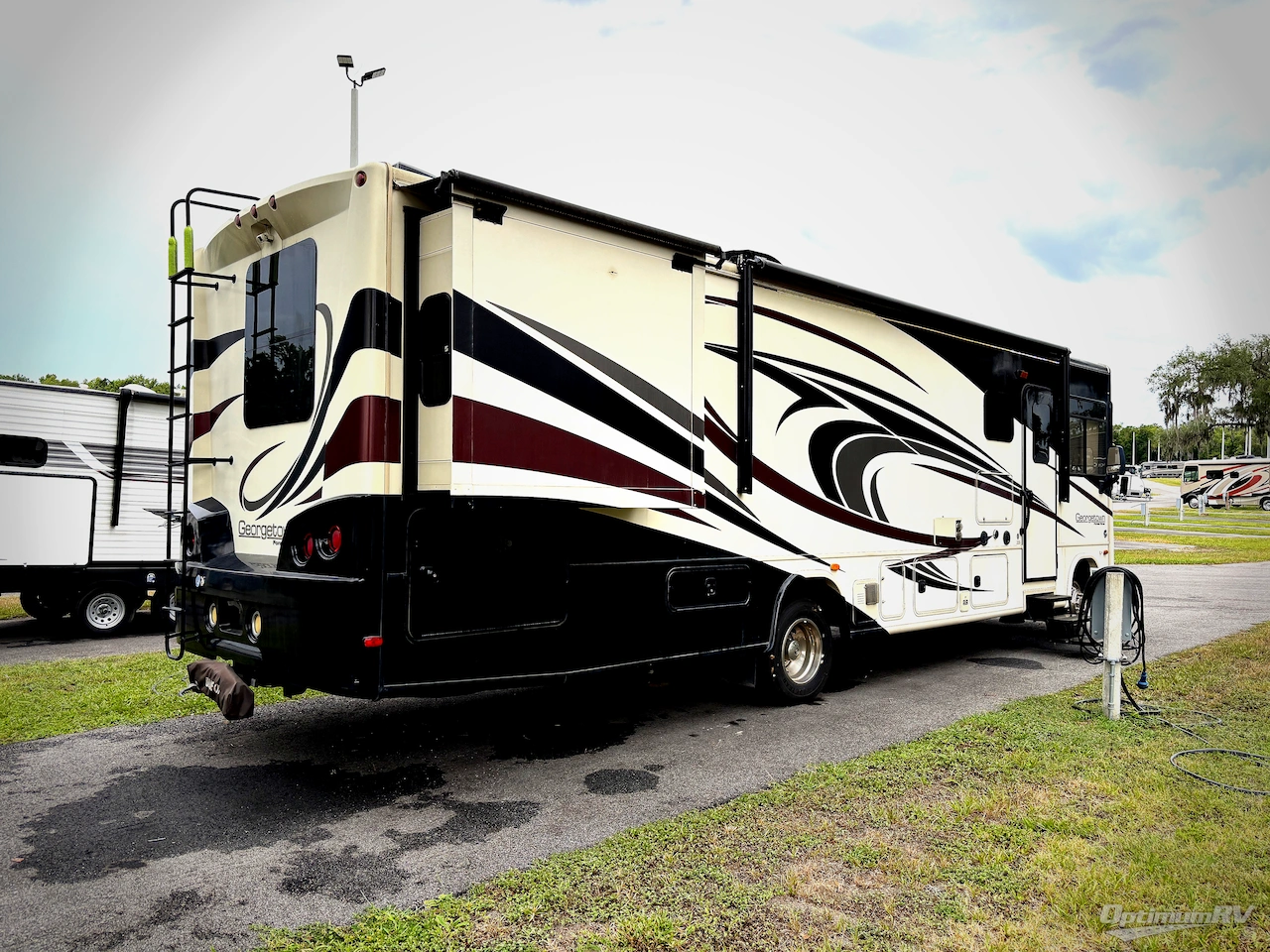 2015 Forest River Georgetown 335DS Photo 2