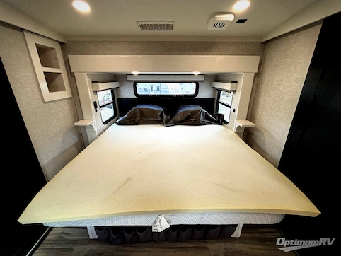 2025 Jayco Pinnacle 38FBRK RV Photo 3