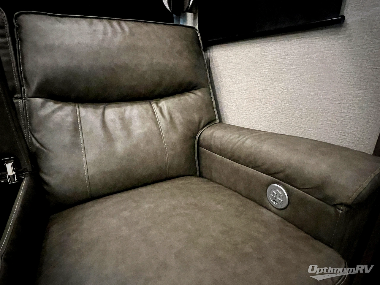 2022 Grand Design Solitude 378MBS Photo 9