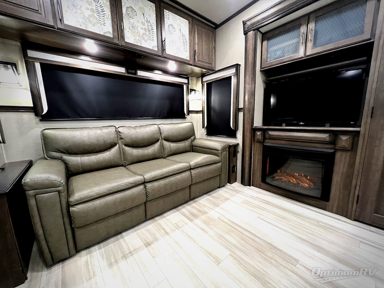 2022 Grand Design Solitude 378MBS Photo 10