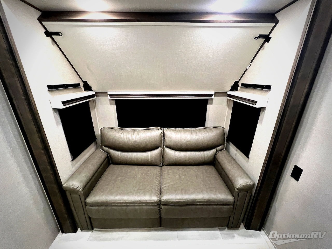 2022 Grand Design Solitude 378MBS Photo 33