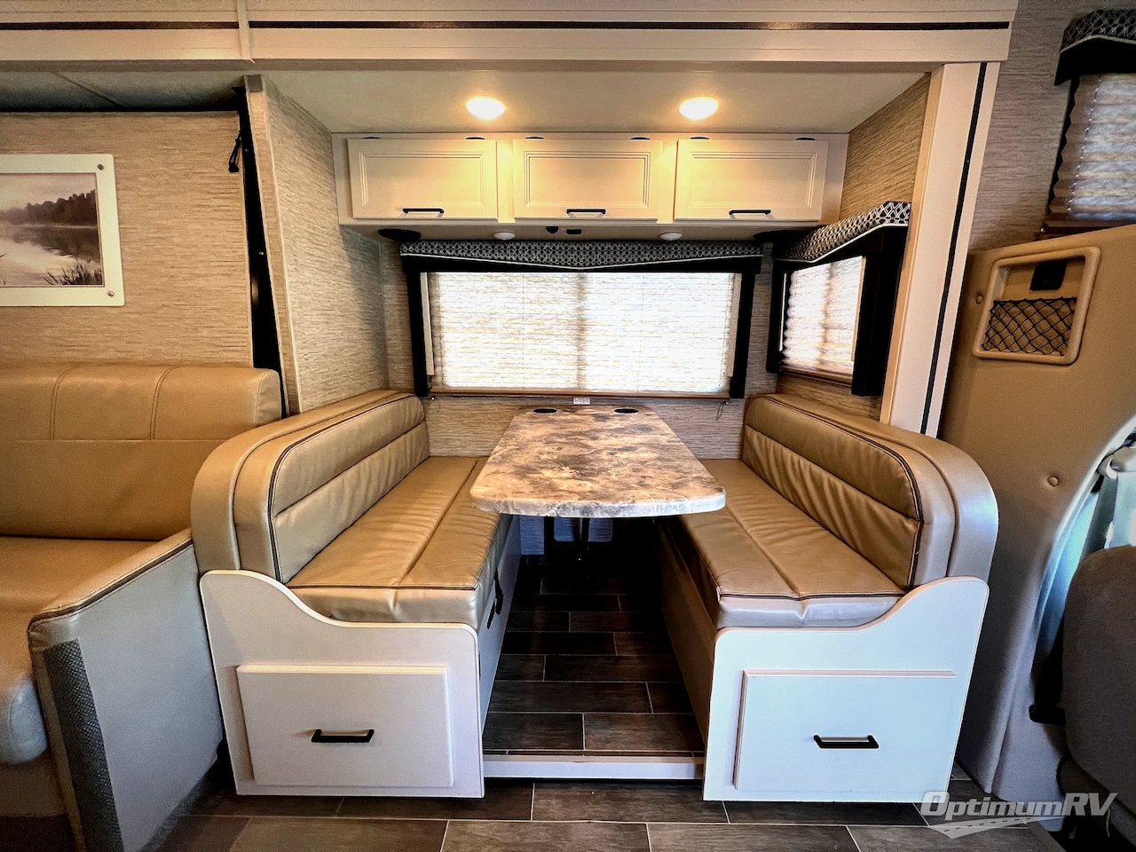 2021 Thor Chateau 25M Photo 9