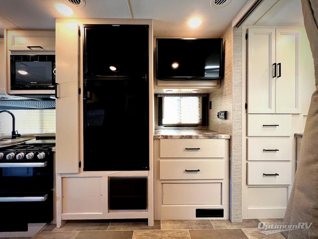 2021 Thor Chateau 25M Photo 14