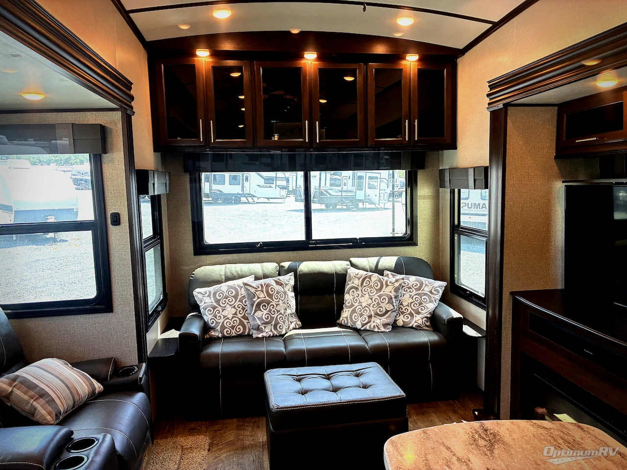 2019 Jayco North Point 377RLBH Photo 8