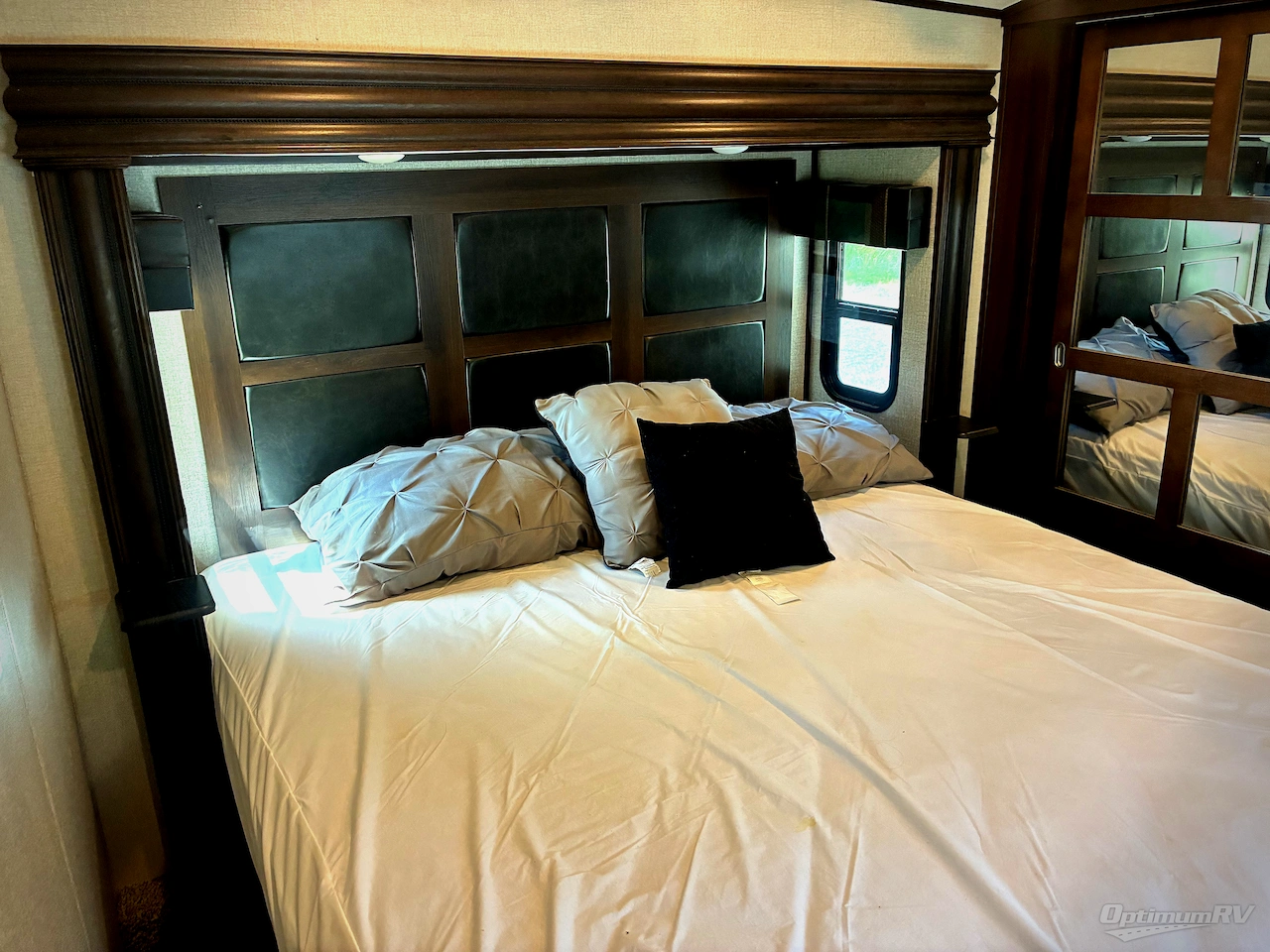 2019 Jayco North Point 377RLBH Photo 14