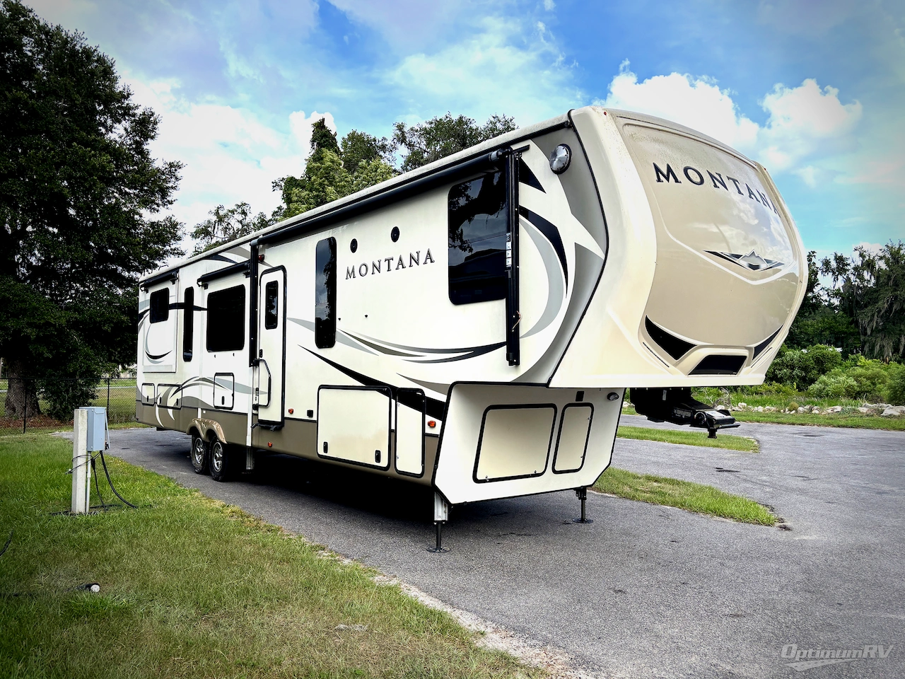 2019 Keystone Montana 3791RD Photo 1