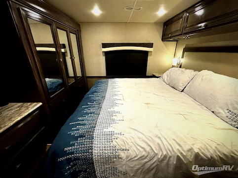 2019 Fleetwood Flair 35R RV Photo 4