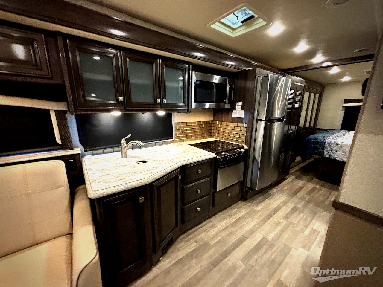 2019 Fleetwood Flair 35R Photo 11