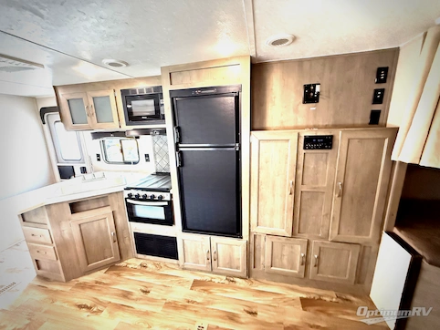 2019 Palomino Puma XLE Lite 27RBQC RV Photo 3
