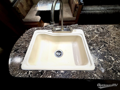 2016 Keystone Laredo LHT 27RB RV Photo 3