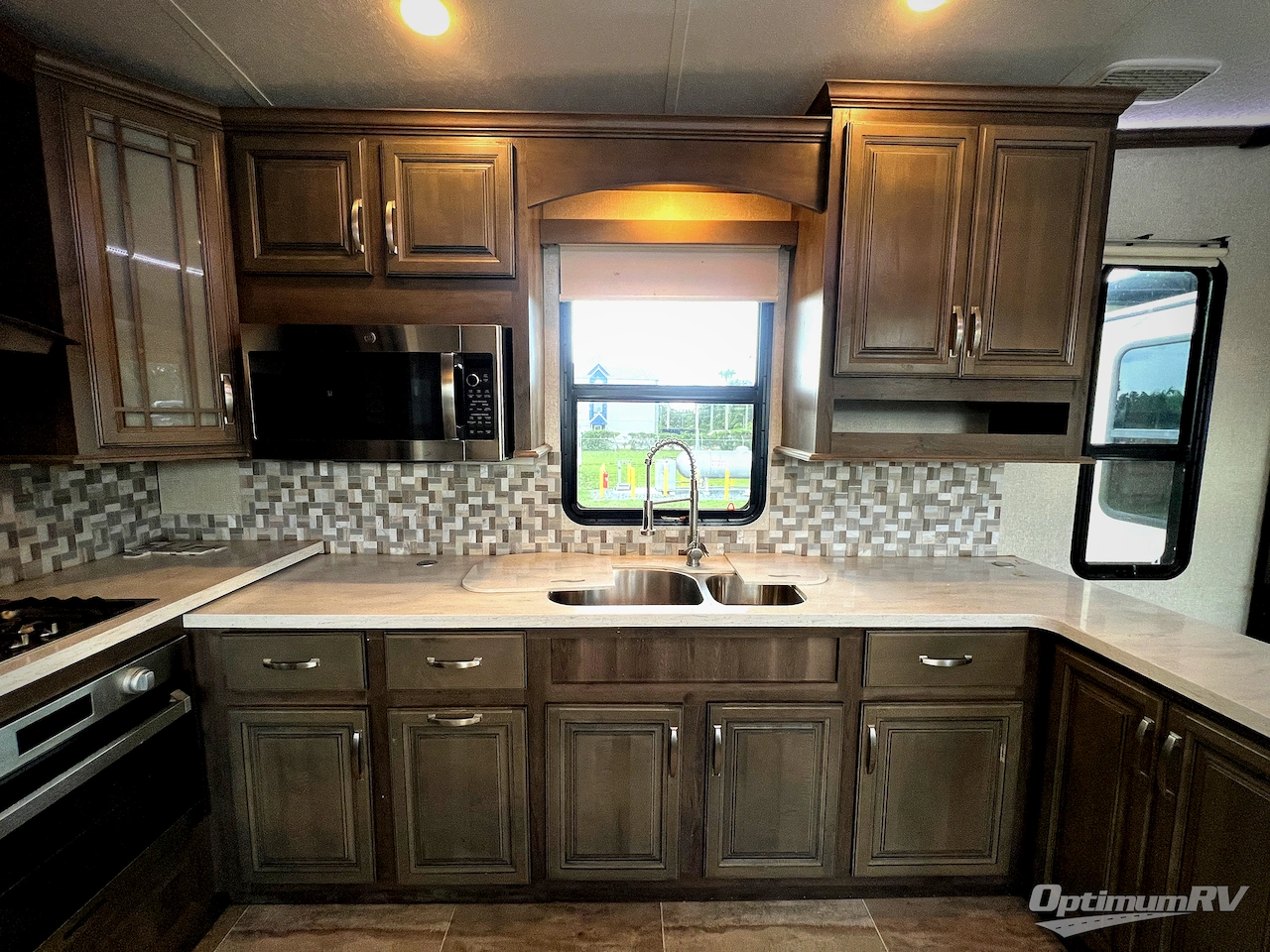 2018 Keystone Montana 3700LK Photo 9