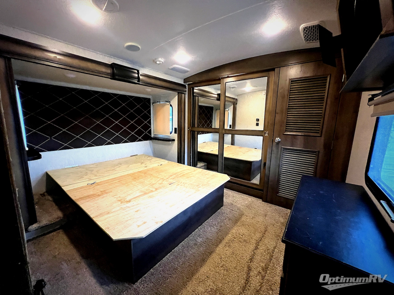 2018 Keystone Montana 3700LK Photo 15