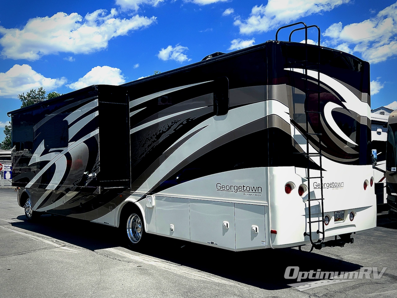 2018 Forest River Georgetown XL 369DS Photo 3