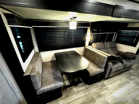 2022 Jayco Jay Flight 33RBTS RV Photo 3