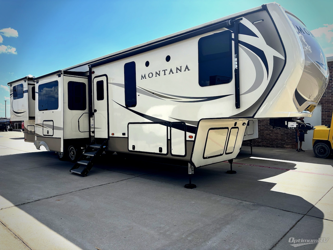 2019 Keystone Montana 3791RD Photo 1