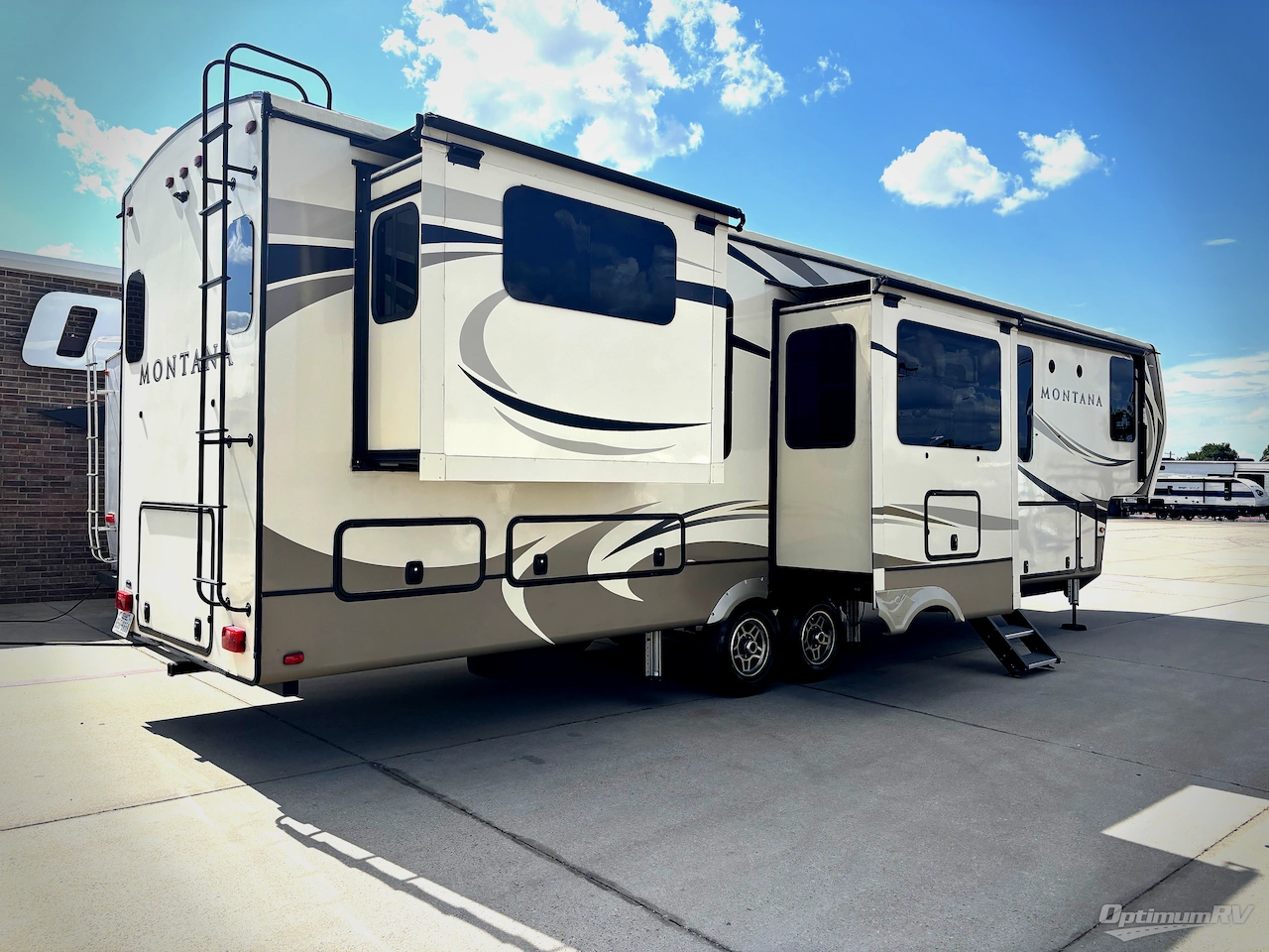 2019 Keystone Montana 3791RD Photo 2