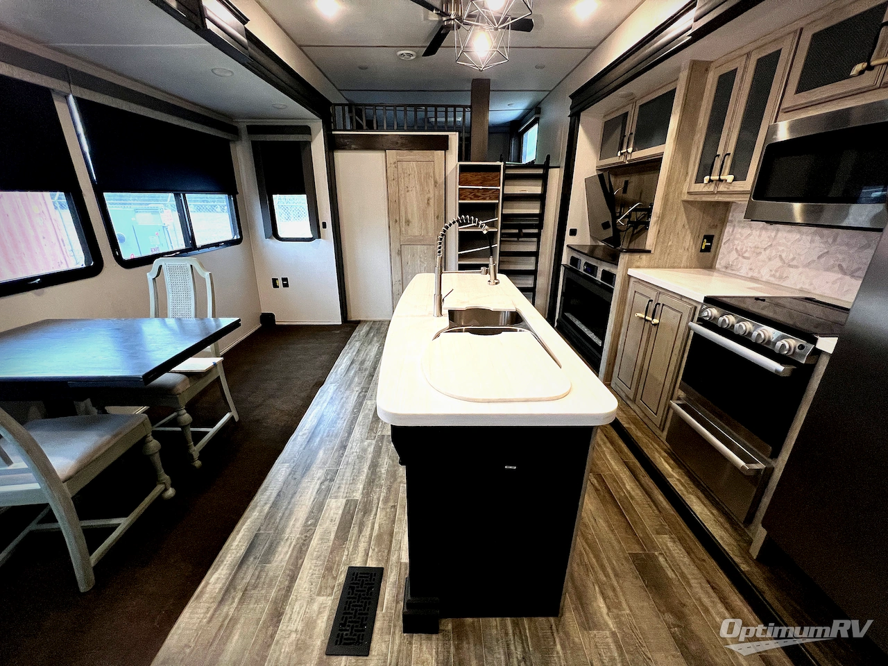 2023 Keystone Avalanche 390DS Photo 4