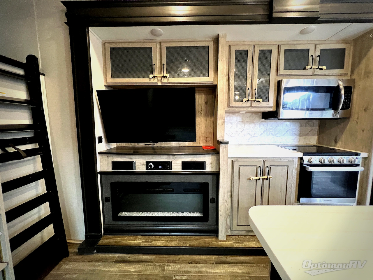 2023 Keystone Avalanche 390DS Photo 8