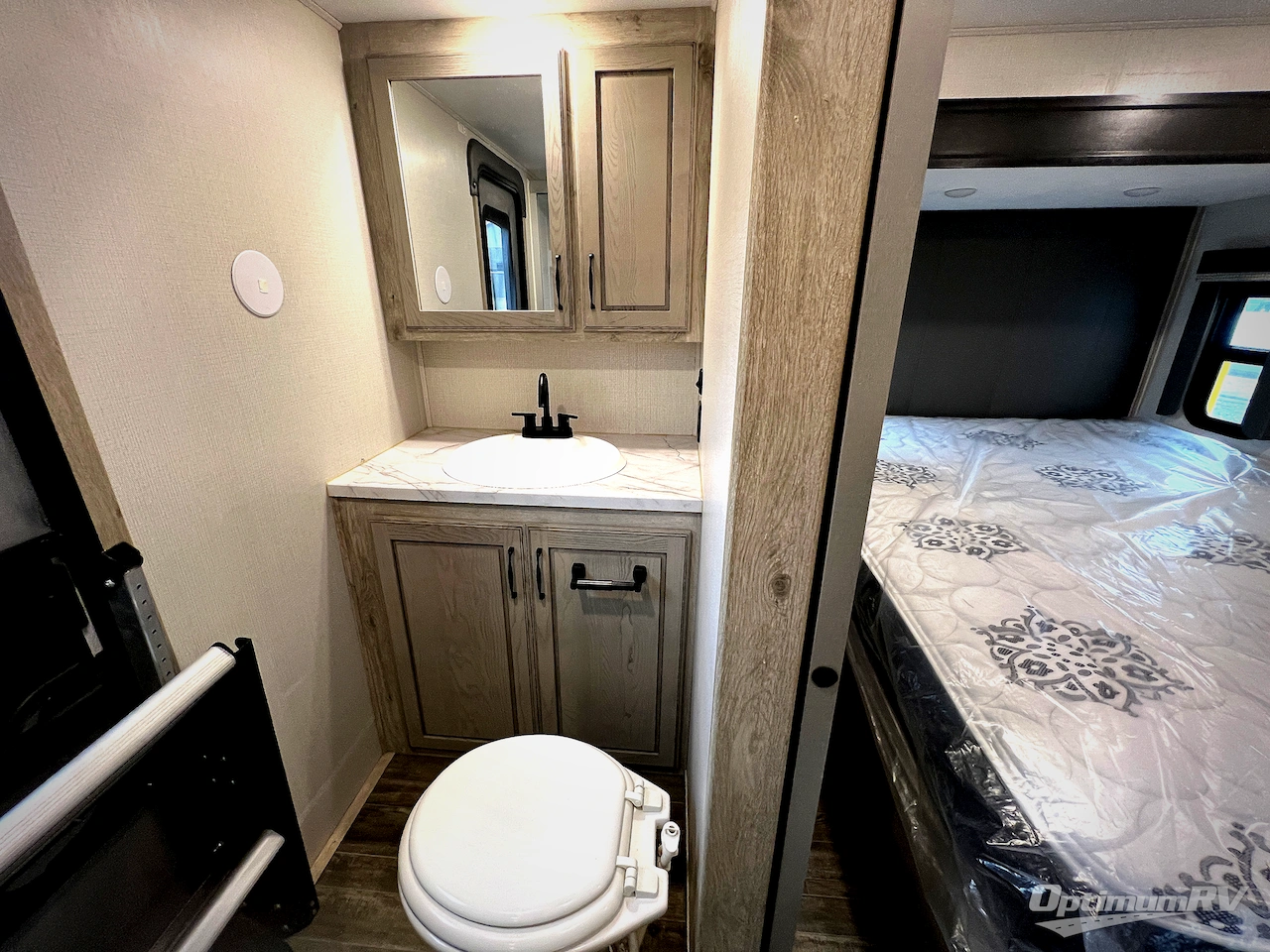 2023 Keystone Avalanche 390DS Photo 12