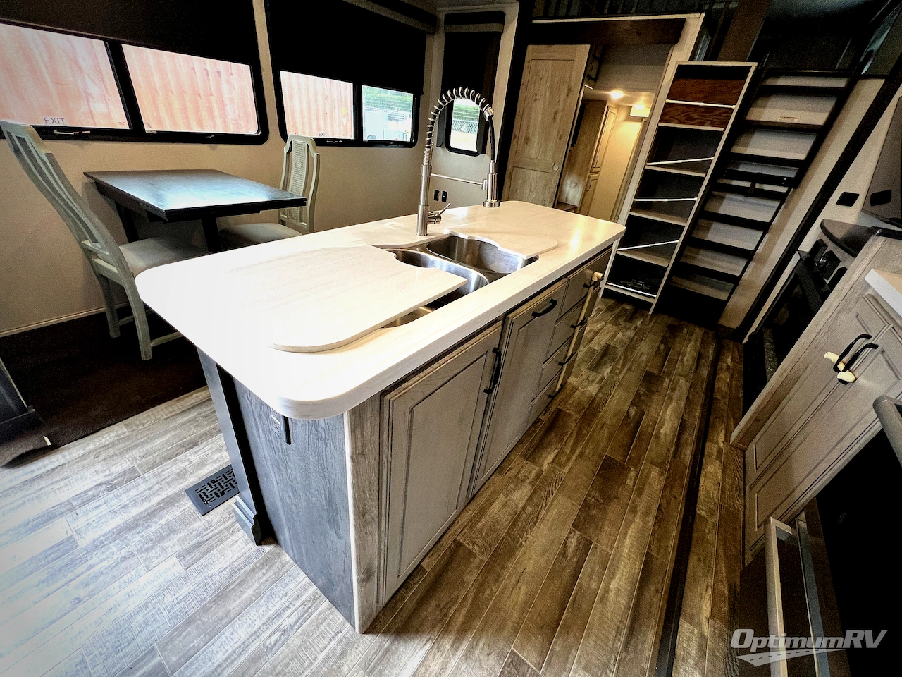 2023 Keystone Avalanche 390DS Photo 15