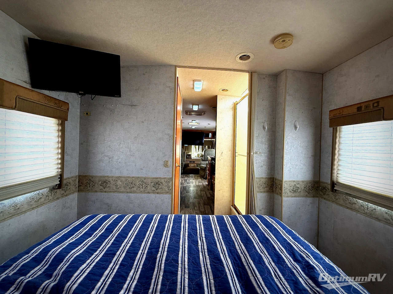 2004 Winnebago Sightseer 30B Photo 27