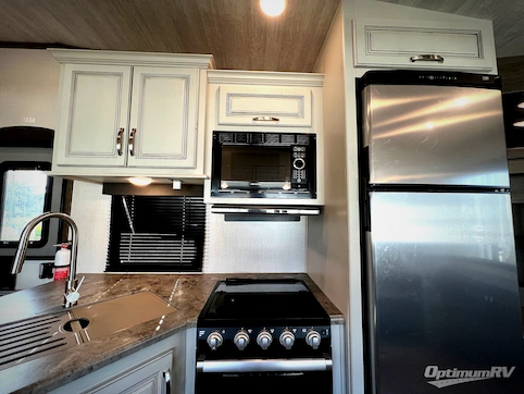 2022 Keystone Cougar Half-Ton 25RES RV Photo 4