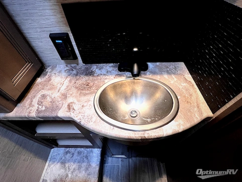 2022 Thor ACE 30.3 RV Photo 3