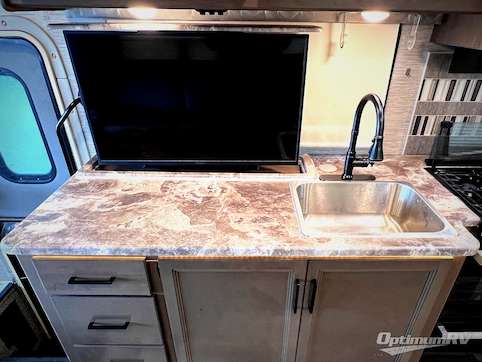 2022 Thor ACE 30.3 RV Photo 4