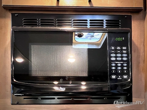 2022 Thor ACE 30.3 RV Photo 3