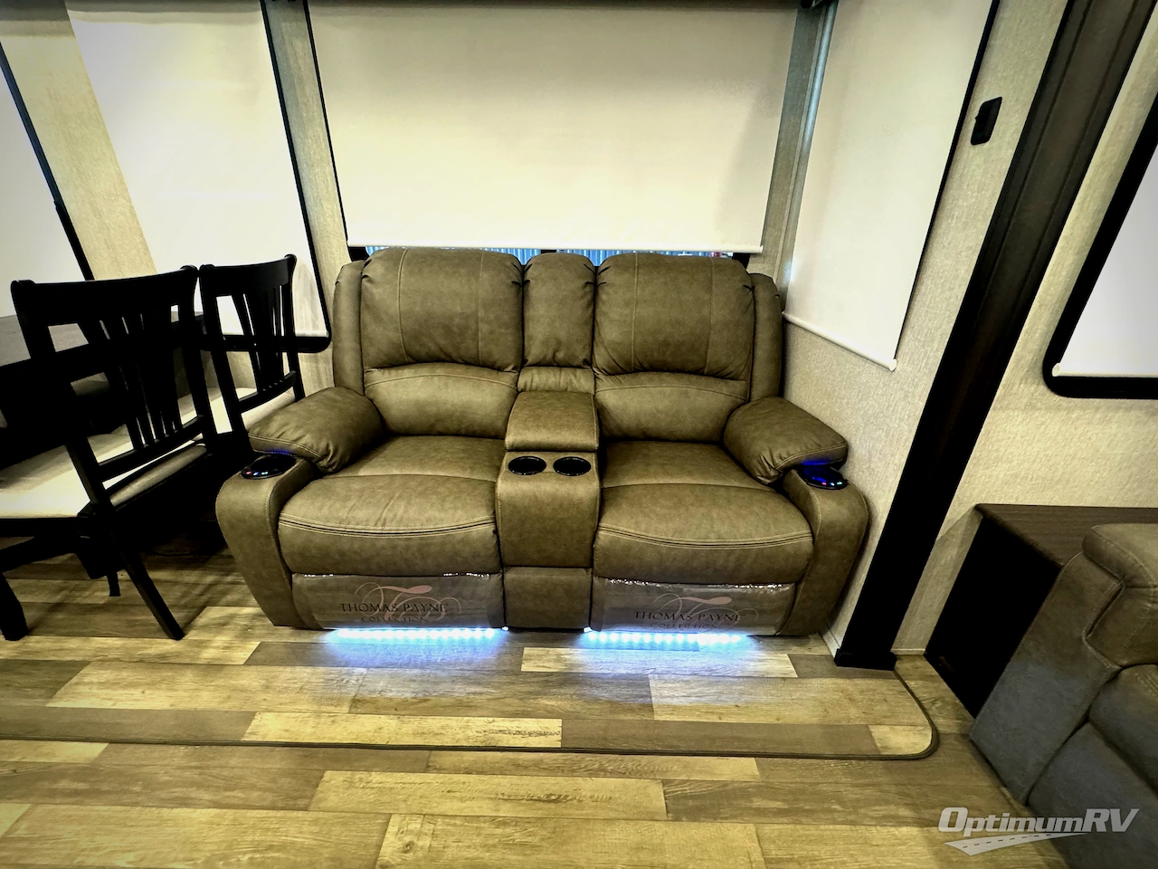 2023 Coachmen Brookstone 398MBL Photo 6