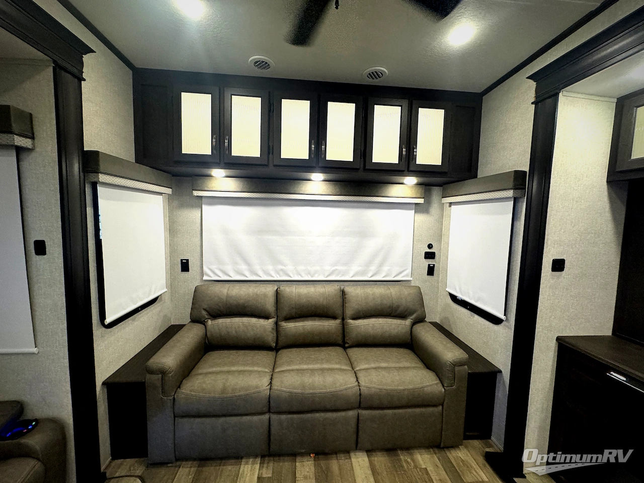 2023 Coachmen Brookstone 398MBL Photo 7