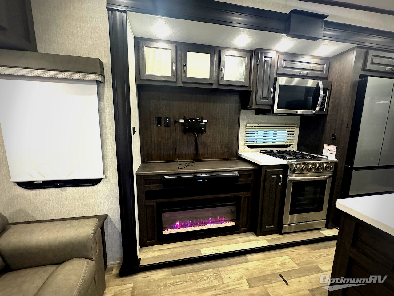 2023 Coachmen Brookstone 398MBL Photo 8