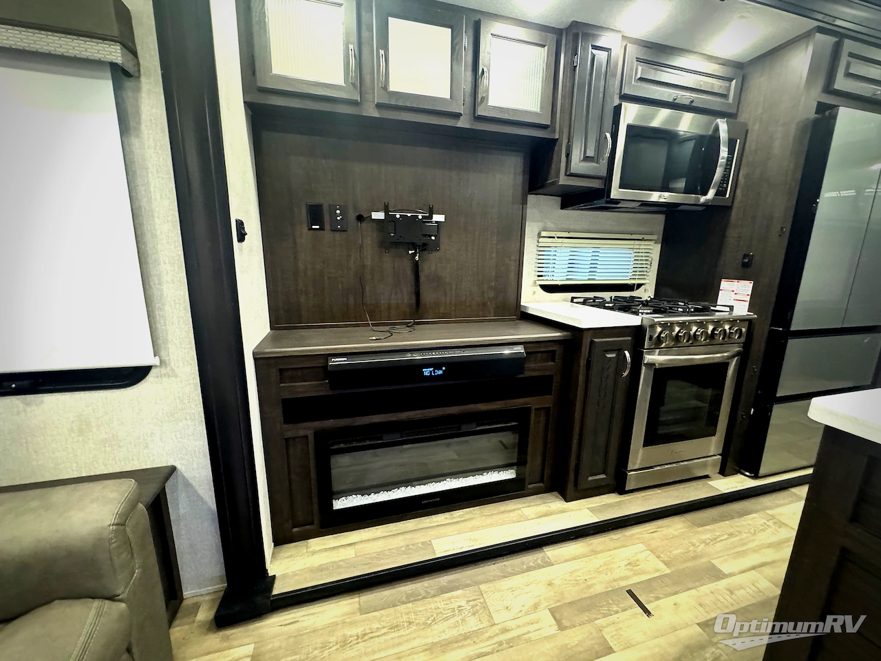 2023 Coachmen Brookstone 398MBL Photo 9