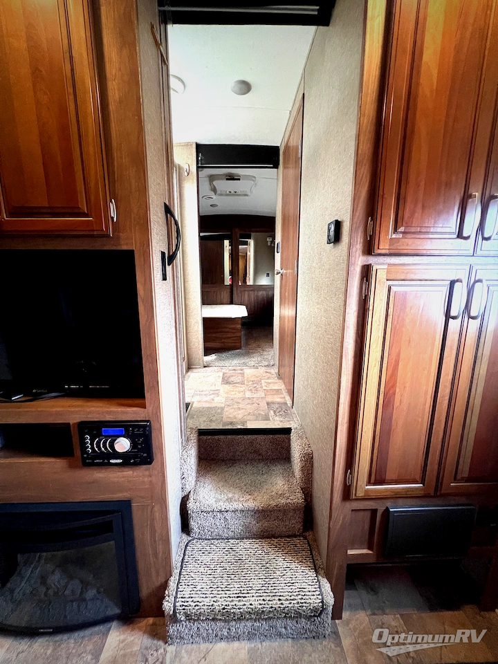 2014 Keystone Montana High Country 338DB Photo 11