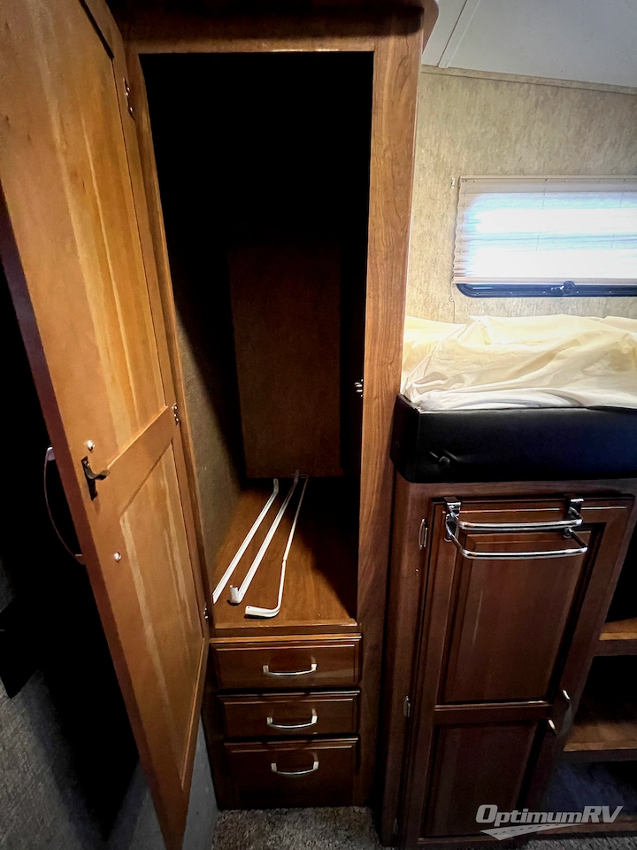 2014 Keystone Montana High Country 338DB Photo 17