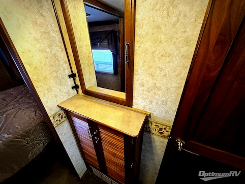 2003 Fleetwood Discovery 38U RV Photo 4