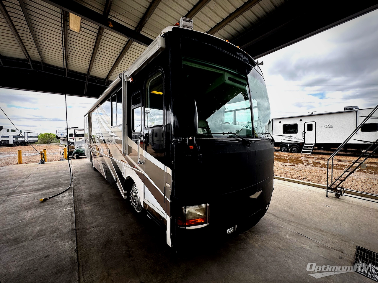 2003 Fleetwood Discovery 38U Photo 1