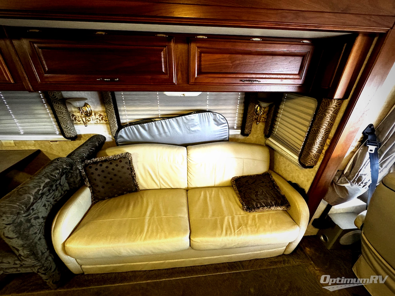 2003 Fleetwood Discovery 38U Photo 7
