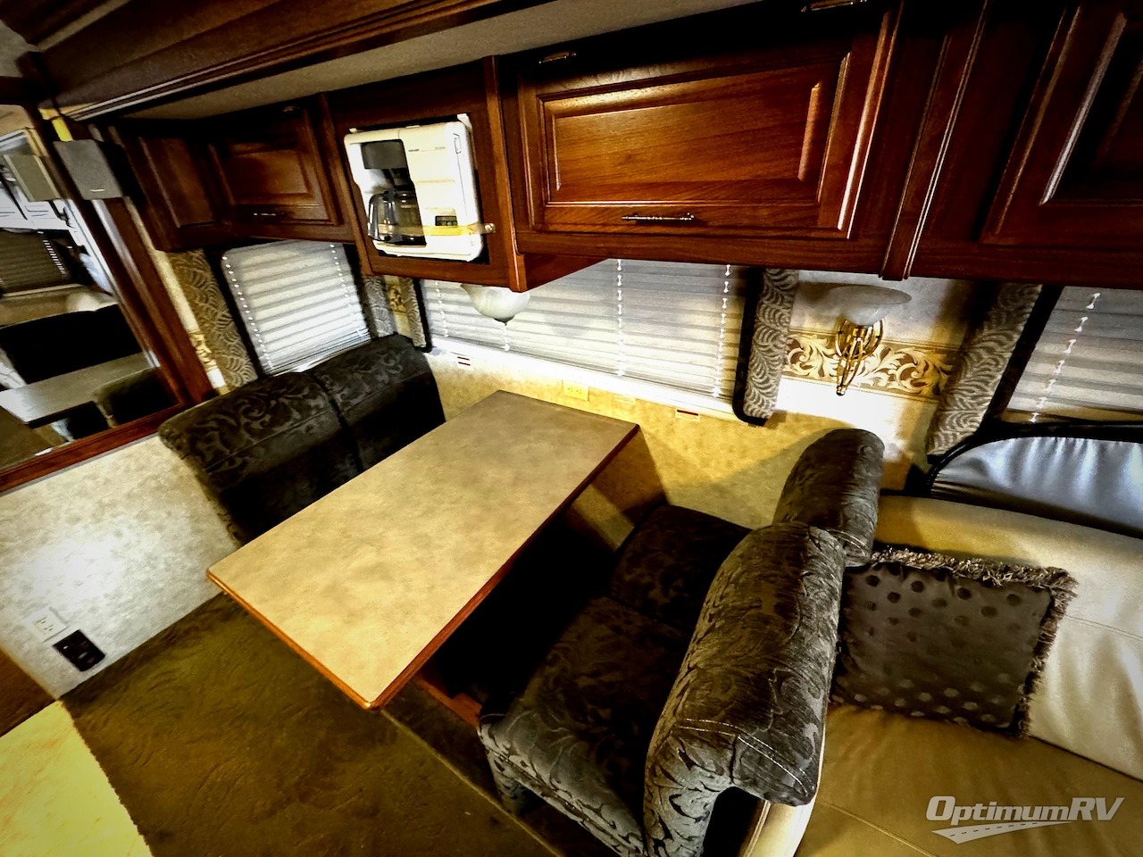 2003 Fleetwood Discovery 38U Photo 8