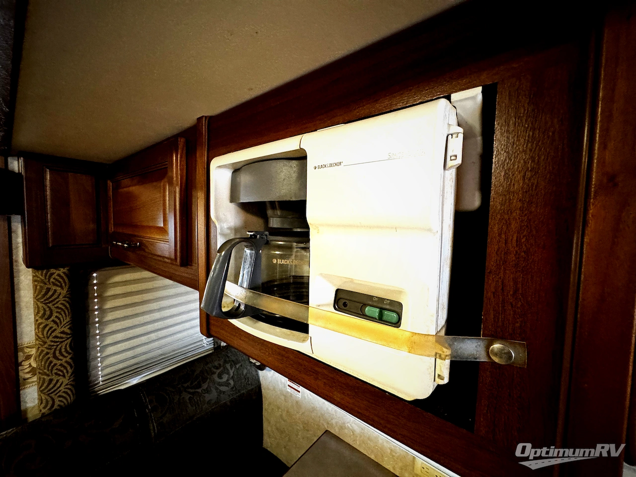 2003 Fleetwood Discovery 38U Photo 9