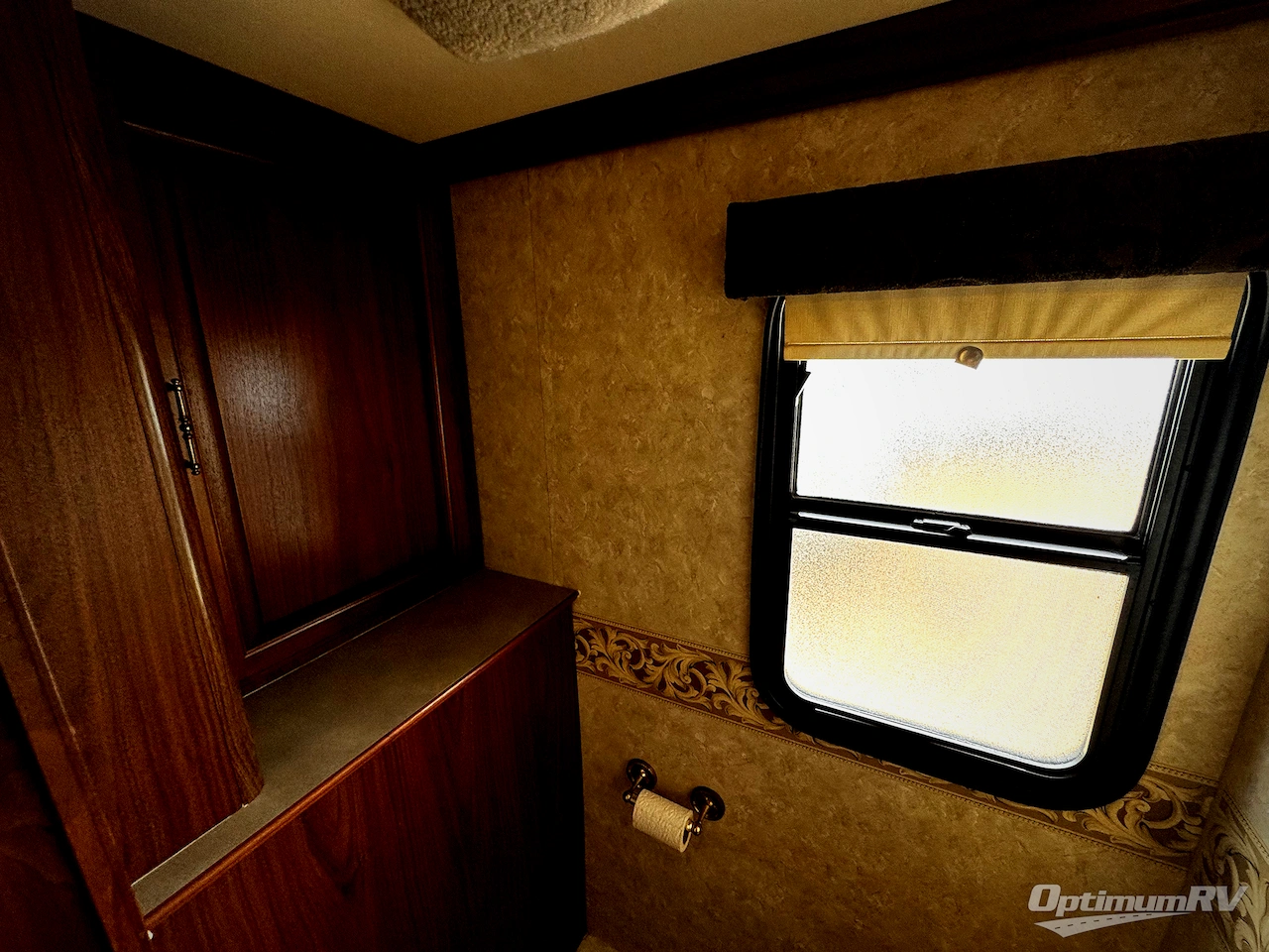 2003 Fleetwood Discovery 38U Photo 14