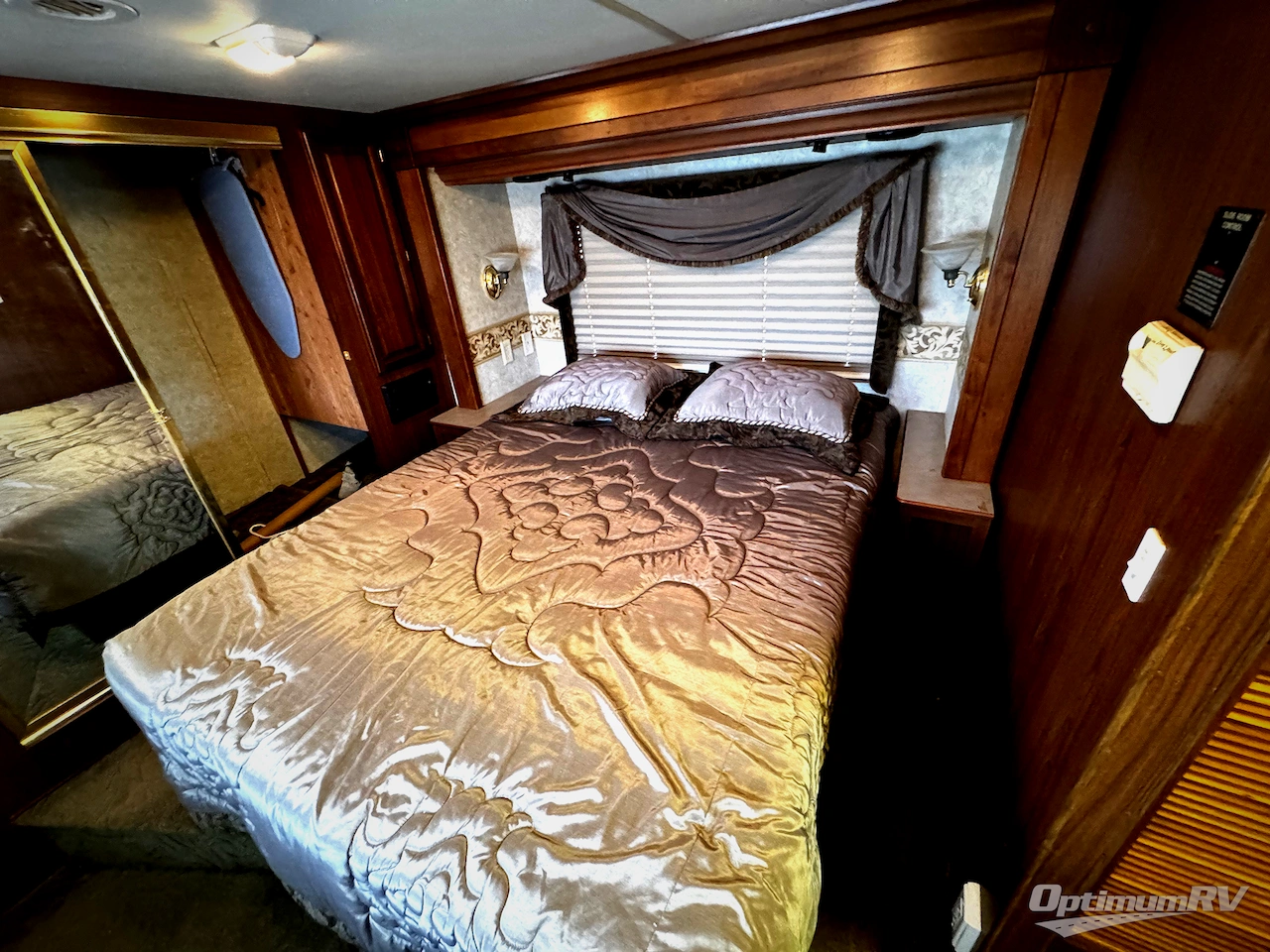 2003 Fleetwood Discovery 38U Photo 19