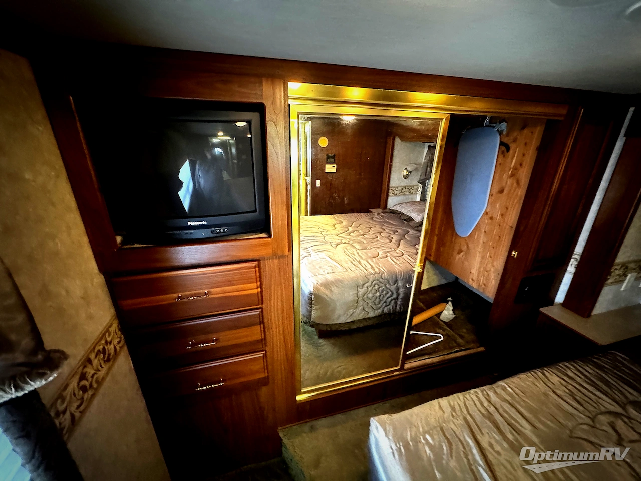 2003 Fleetwood Discovery 38U Photo 20