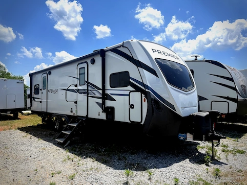 Used 2023 Keystone Premier Ultra Lite 25FKPR Featured Photo